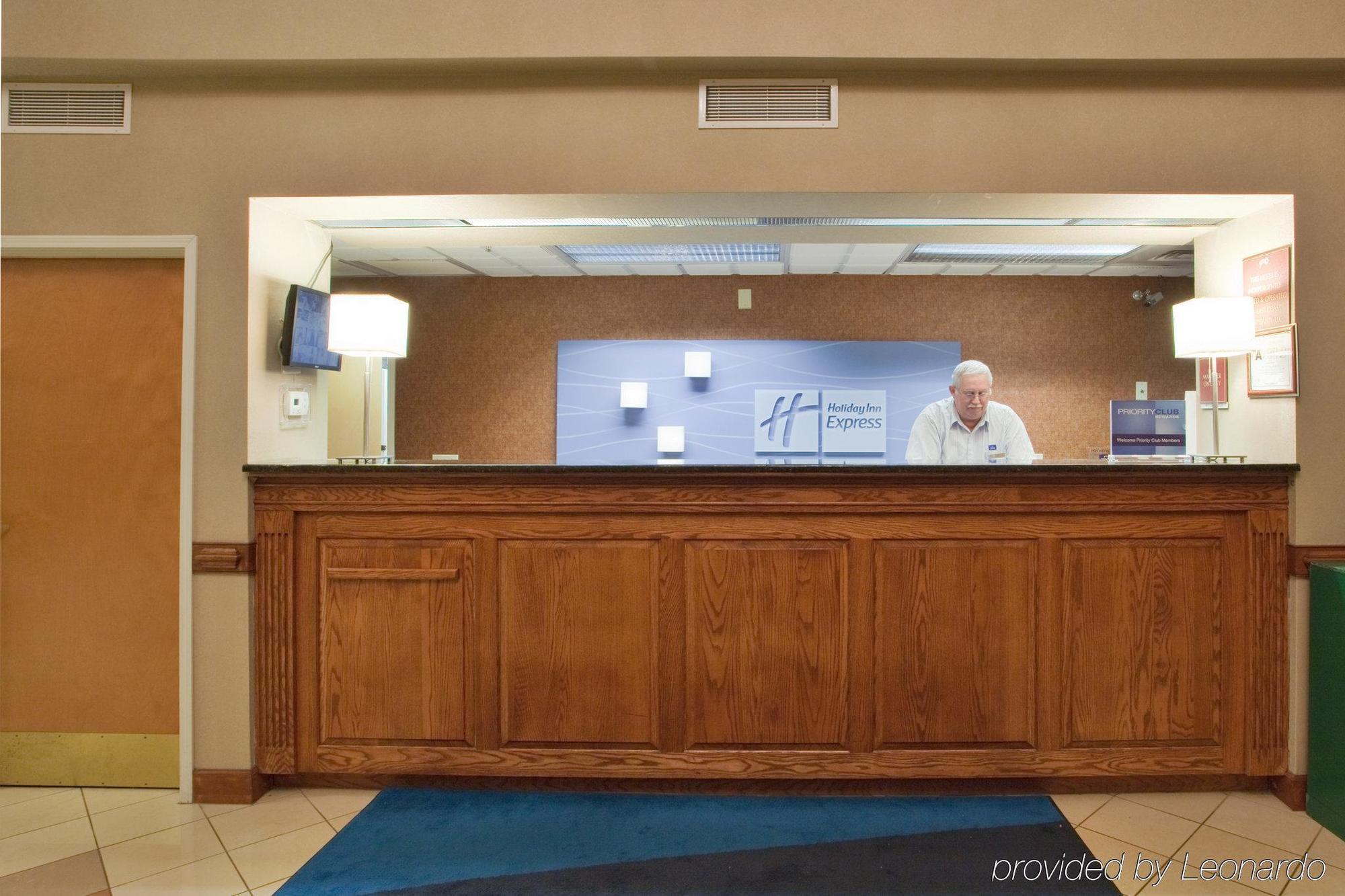 Holiday Inn Express Hotel & Suites Laurinburg By Ihg Dalaman gambar